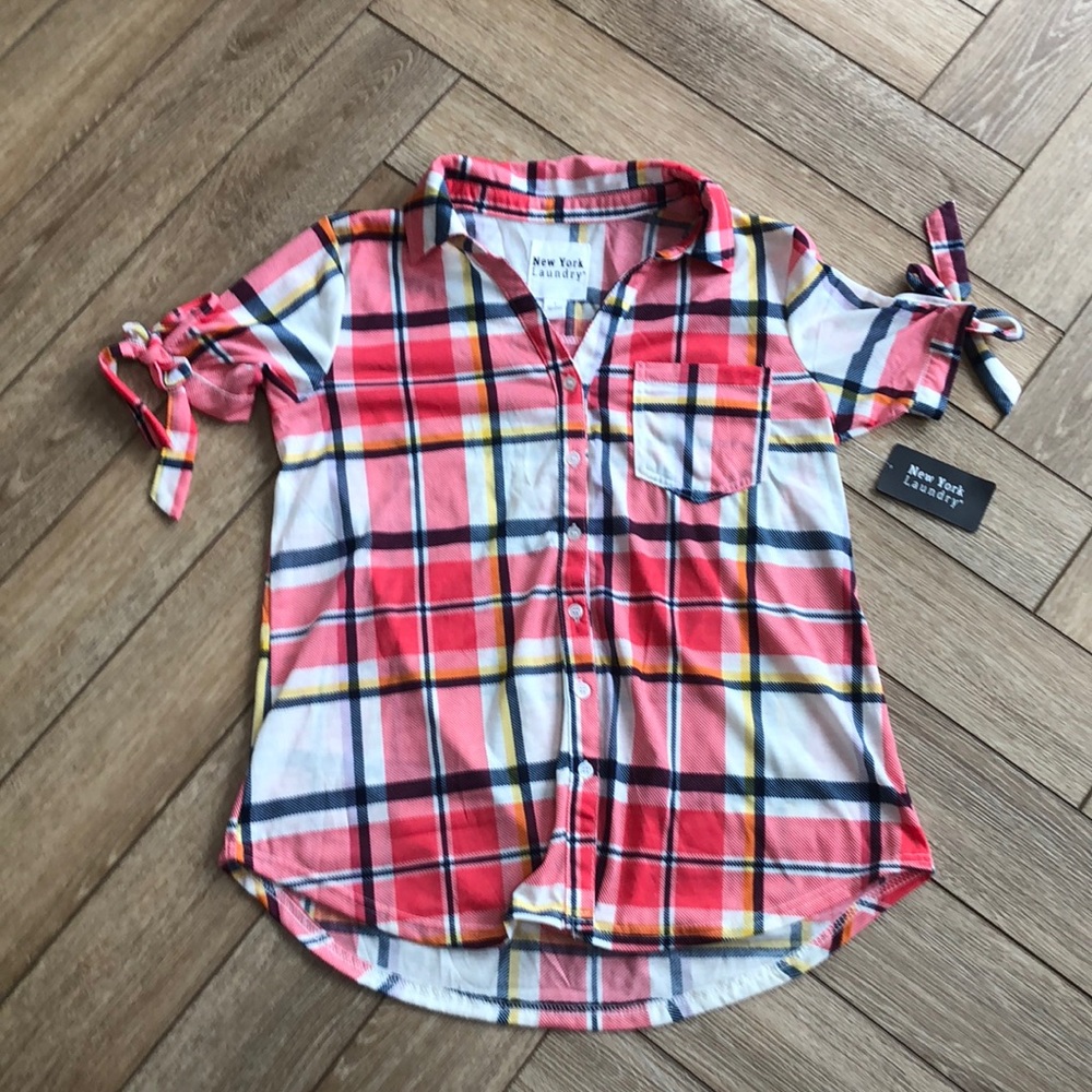 New York Laundry button down plaid shirt with tied short sleeves.